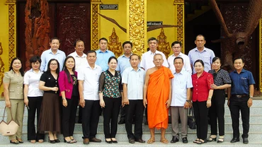 Lãnh đạo Ủy ban Dân tộc gặp gỡ sư sãi và cán bộ dân tộc thiểu số của tỉnh Sóc Trăng.