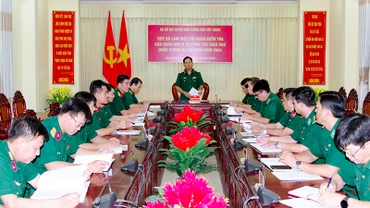 Thiếu tướng Quách Văn Nhỏ phát biểu kết luận buổi kiểm tra