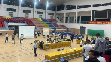 Phiên đấu giá đất tại huyện Sóc Sơn. 