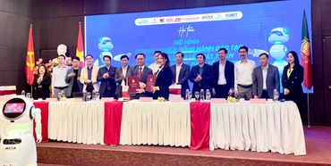 Trường đại học Kinh tế, Đại học Quốc gia Hà Nội ký kết các biên bản ghi nhớ (MOU) với nhiều tập đoàn, doanh nghiệp lớn. (Ảnh: KIM DUNG)