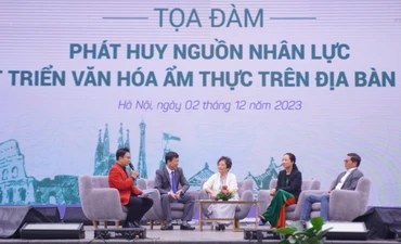 Các đại biểu trao đổi về các giải pháp khai thác ẩm thực để phát triển công nghiệp văn hoá.