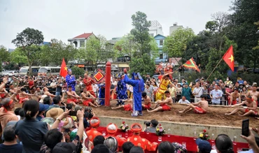 Kéo co ngồi- một di sản văn hóa đặc sắc trên địa bàn Long Biên được bảo tồn, phát huy giá trị. 