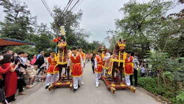 Lễ hội Cổ Loa diễn ra trong sự phấn khởi của người dân.