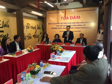 Các đại biểu chia sẻ những ý kiến đóng góp về bảo tồn, phát huy giá trị Hội thề trung hiếu.