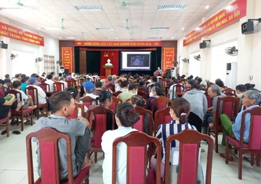 Tuyên truyền về công tác giải phóng mặt bằng đường Vành đai 4 cho người dân tại huyện Đan Phượng.