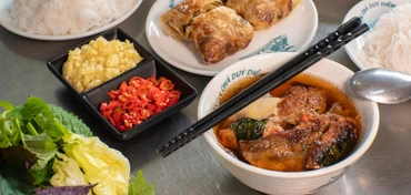 Bún chả Hà Nội - một món ăn dân dã nhưng lại làm mê hoặc nhiều khách du lịch.