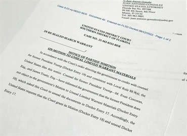 Các tài liệu do FBI thu giữ được tại tư dinh của cựu Tổng thống Donald Trump ở Palm Beach, Florida, ngày 18/8/2022. Ảnh: AP/TTXVN