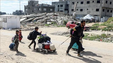 Người dân sơ tán tránh xung đột tại Shuja'iyya, Dải Gaza ngày 19/3/2025. (Ảnh: THX/TTXVN)