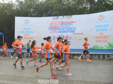 Chạy để lan tỏa thông điệp nói “Không” với bạo lực đối với phụ nữ và trẻ em gái