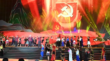 Chương trình nghệ thuật đặc biệt kỷ niệm 70 năm Chiến thắng Điện Biên Phủ. (Ảnh: DUY LINH)