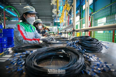 ADB nâng dự báo tăng trưởng kinh tế Việt Nam lên mức 7,5% trong năm 2022. (Ảnh minh họa: THÀNH ĐẠT)