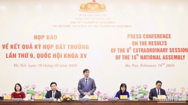 Tổng Thư ký Quốc hội, Chủ nhiệm Văn phòng Quốc hội Lê Quang Tùng chủ trì họp báo công bố kết quả Kỳ họp bất thường lần thứ 9, Quốc hội khóa XV. (Ảnh: DUY LINH) 