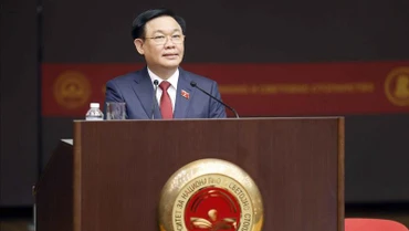 Chủ tịch Quốc hội Vương Đình Huệ phát biểu. (Ảnh: TTXVN)