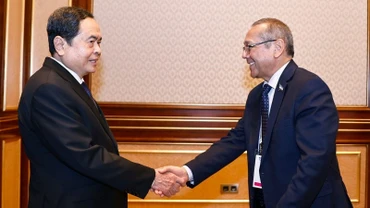 Chủ tịch Quốc hội Trần Thanh Mẫn tiếp Chủ tịch Đảng Dân chủ nhân dân Uzbekistan Ulugbek Inoyatov. (Ảnh: TTXVN)