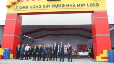 Nhiều tập đoàn lớn của Bắc Âu đã và đang đầu tư mạnh mẽ vào Việt Nam, trong đó có Lego. Trong ảnh, lễ khởi công xây dựng nhà máy Lego với tổng vốn đầu tư hơn 1,3 tỷ USD tại tỉnh Bình Dương. (Ảnh: TTXVN) 