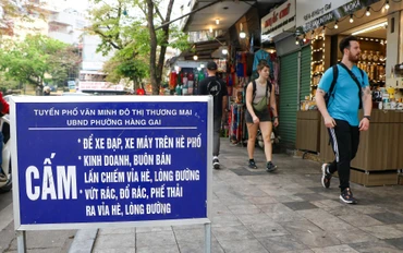 Sau gần 1 tháng Hà Nội ra quân tổng kiểm tra, xử lý vi phạm, trật tự đô thị trên địa bàn Thủ đô đã có nhiều chuyển biến tích cực. (Ảnh: NHẬT QUANG)