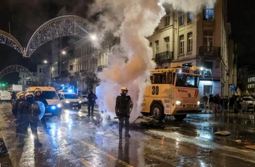 Bạo loạn ở thủ đô Brussels sau trận đấu giữa Bỉ và Maroc. (Ảnh: AP)