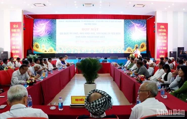 Quang cảnh buổi họp mặt.