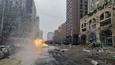 Lửa bùng lên sau cuộc tấn công bằng máy bay không người lái ở Kiev, Ukraine, ngày 20/12/2024. (Ảnh minh họa: XINHUA) 