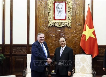 Chủ tịch nước Nguyễn Xuân Phúc tiếp ông Ory Csaba, Đại sứ Đặc mệnh toàn quyền Hungary tại Việt Nam chào từ biệt kết thúc nhiệm kỳ công tác tại Việt Nam. (Ảnh: TTXVN)