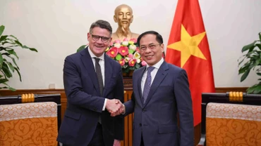 Phó Thủ tướng, Bộ trưởng Ngoại giao Bùi Thanh Sơn tiếp ông Boris Rhein, Thủ hiến bang Hessen (Cộng hòa Liên bang Đức). (Ảnh: Báo Thế giới và Việt Nam) 