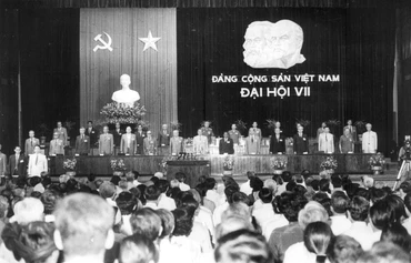 [Infographic] Đại hội lần thứ VII của Đảng