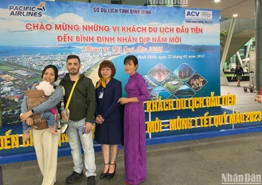 Bình Định tổ chức đón những vị khách du lịch đầu tiên đến với tỉnh nhân dịp năm mới Quý Mão 2023.