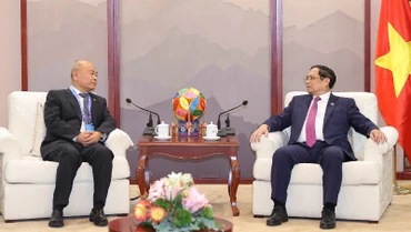 Thủ tướng Phạm Minh Chính tiếp ông Trần Vân, Chủ tịch Hội đồng Quản trị Tập đoàn Đường sắt Trung Quốc. (Ảnh: NHẬT BẮC)