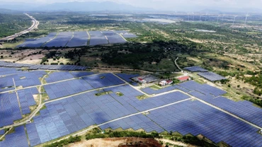 Trong bối cảnh nhu cầu điện năng tăng cao trong những năm tới, phát triển các giải pháp năng lượng mới là một yêu cầu cấp thiết đối với Việt Nam. (Ảnh: TTXVN) 