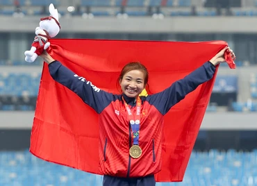Nguyễn Thị Oanh đã làm dậy sóng giới hâm mộ điền kinh khu vực khi lập "cú hat-trick vàng" tại SEA Games 32 tính đến thời điểm này.