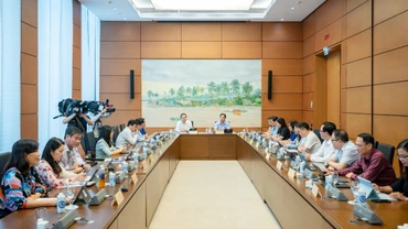 Chủ tịch Quốc hội Trần Thanh Mẫn tham dự phiên thảo luận tại Tổ 13 gồm Đoàn đại biểu Quốc hội các tỉnh: Bắc Ninh, Đắk Lắk, Lạng Sơn và Hậu Giang. (Ảnh: DUY LINH)