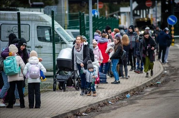 Người tị nạn Ukraine sang tới Ubla, miền Đông Slovakia ngày 25/2/2020. (Ảnh: AFP/TTXVN)