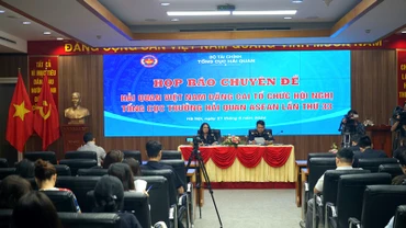 Quang cảnh họp báo về Hội nghị Tổng cục trưởng Hải quan ASEAN lần thứ 33 do Việt Nam đăng cai tổ chức. (Ảnh: TRUNG HƯNG) 