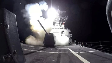 Các lực lượng Mỹ và Anh tấn công hàng chục mục tiêu của Houthi ở Yemen. (Ảnh: AFP/TTXVN)