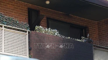 Hiện trường vụ hỏa hoạn tại khu chung cư ở khu vực Croydon, ngoại ô Sydney, Australia, ngày 20/2/2023. (Ảnh: NCA/TTXVN)