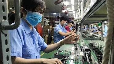 Việc bổ sung thủ tục đầu tư đặc biệt đối với một số lĩnh vực then chốt được kỳ vọng sẽ góp phần thu hút doanh nghiệp FDI đầu tư vào Việt Nam. (Ảnh minh họa: TTXVN)