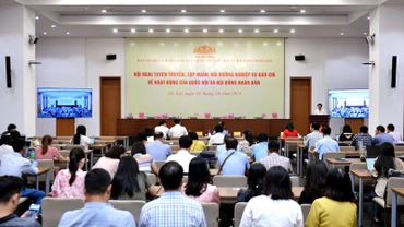 Toàn cảnh hội nghị. 