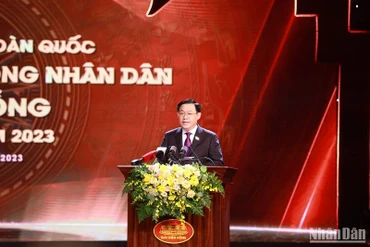 Chủ tịch Quốc hội Vương Đình Huệ phát biểu tại Lễ Tổng kết và trao Giải báo chí toàn quốc về Quốc hội và Hội đồng nhân dân (Giải Diên Hồng) lần thứ nhất - năm 2023. (Ảnh: HOÀI NAM)