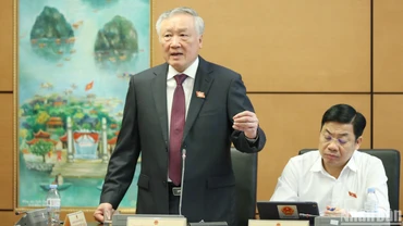 Chánh án Tòa án nhân dân tối cao Nguyễn Hòa Bình phát biểu tại buổi thảo luận tổ chiều 9/11. (Ảnh: THỦY NGUYÊN) 