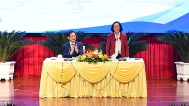 Thường trực Ban Bí thư Trương Thị Mai dự Hội nghị về công tác xây dựng Đảng và công tác đảng ngoài nước với chủ đề “Tăng cường sự lãnh đạo của Đảng, nâng cao chất lượng đội ngũ đảng viên trong và ngoài nước, góp phần xây dựng ngành ngoại giao toàn diện, hiện đại, vững mạnh”. (Ảnh: THỦY NGUYÊN) 
