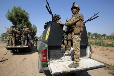 Lực lượng an ninh Iraq tham gia chiến dịch truy quét các tay súng IS tại Tarmiyah, phía bắc thủ đô Baghdad. (Ảnh: AFP/TTXVN)