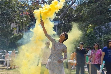 Người dân cùng nhau vui đón lễ hội Holi.