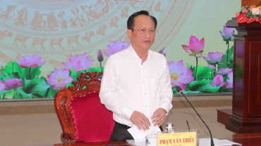 Chủ tịch Ủy ban nhân dân tỉnh Bạc Liêu Phạm Văn Thiều phát biểu chỉ đạo tại hội nghị.