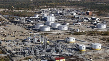 Toàn cảnh nhà máy lọc dầu Rosneft ở thị trấn Gubkinsky, Tây Siberia, Liên bang Nga. (Ảnh: AFP/TTXVN)