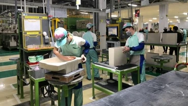 Hoạt động sản xuất tại Công ty TNHH TOTO Việt Nam - chi nhánh Hưng Yên, khu công nghiệp Thăng Long II, tỉnh Hưng Yên.