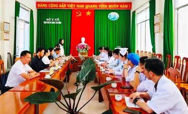 Đoàn công tác đến làm việc tại Bệnh viện đa khoa tỉnh Lâm Đồng.