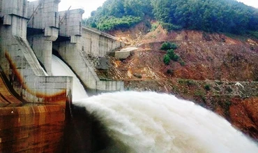Các công trình thủy điện tại Thừa Thiên Huế đang vận hành điều tiết lưu lượng nước tại hồ an toàn để sẵn sàng đón lũ.