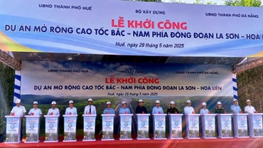 Lễ khởi công Dự án mở rộng cao tốc bắc-nam phía đông đoạn La Sơn-Hòa Liên.