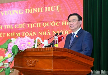 Chủ tịch Quốc hội Vương Đình Huệ phát biểu giao nhiệm vụ, chúc Tết tại buổi gặp mặt. (Ảnh: Duy Linh)