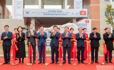 Sau hơn 5 năm xây dựng, trụ sở của VKIST tại Khu công nghệ cao Hòa Lạc được bàn giao đưa vào sử dụng gồm 5 phòng thí nghiệm hiện đại.
